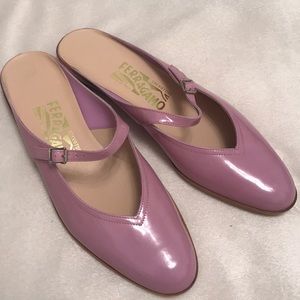 Gorgeous Salvatore Ferragamo pink leather slides